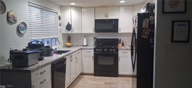 121 Logansberry Lane, Las Vegas, NV 89145