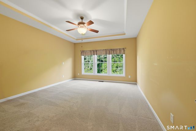 521 Putting Green Lane 521, Oxford, CT 06478