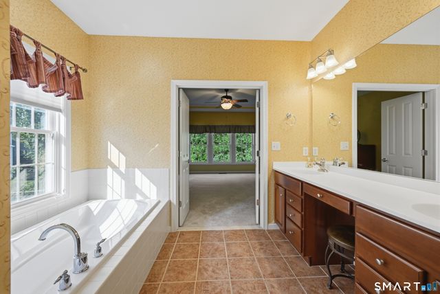 521 Putting Green Lane 521, Oxford, CT 06478