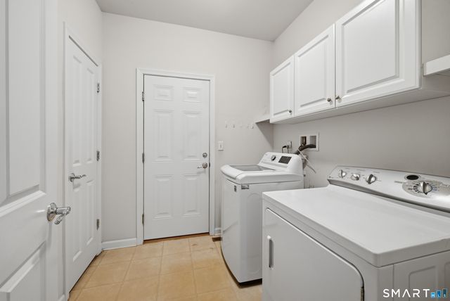 521 Putting Green Lane 521, Oxford, CT 06478