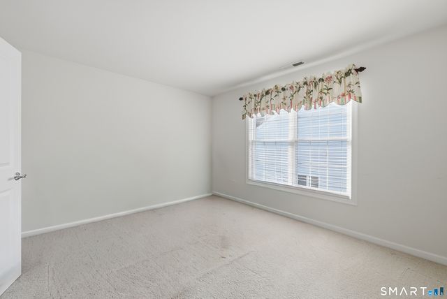 521 Putting Green Lane 521, Oxford, CT 06478