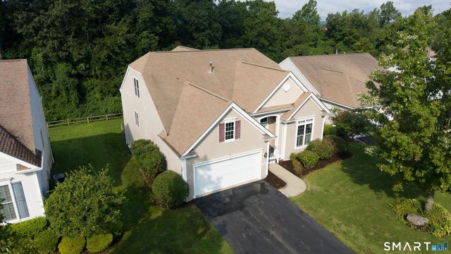 521 Putting Green Lane 521, Oxford, CT 06478