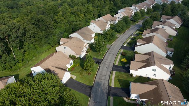 521 Putting Green Lane 521, Oxford, CT 06478