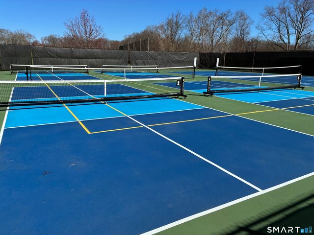 521 Putting Green Lane 521, Oxford, CT 06478