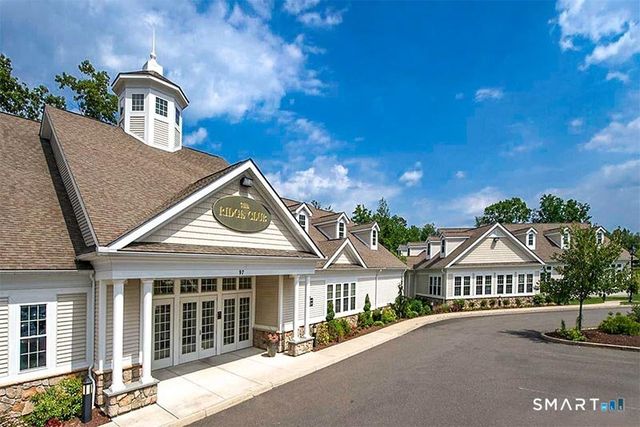 521 Putting Green Lane 521, Oxford, CT 06478