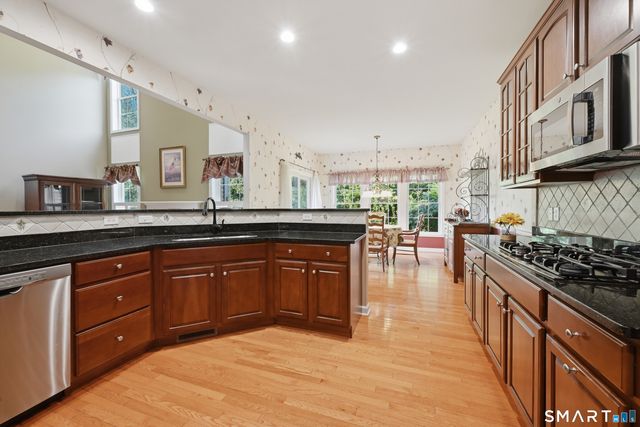 521 Putting Green Lane 521, Oxford, CT 06478