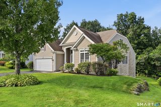 521 Putting Green Lane 521, Oxford, CT 06478