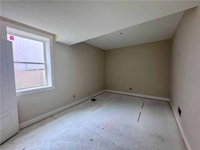 8646 Eagle Creek Drive, De Soto, KS 66018