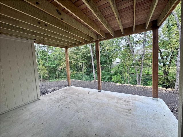 8646 Eagle Creek Drive, De Soto, KS 66018