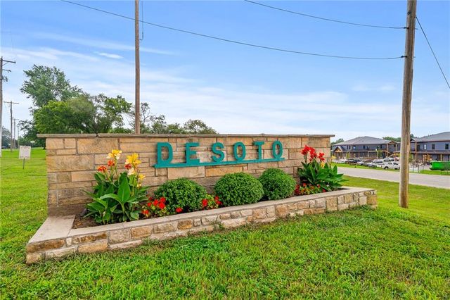 8646 Eagle Creek Drive, De Soto, KS 66018
