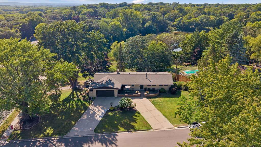 4501 Terracewood Drive, Bloomington, MN 55437 — photo 2
