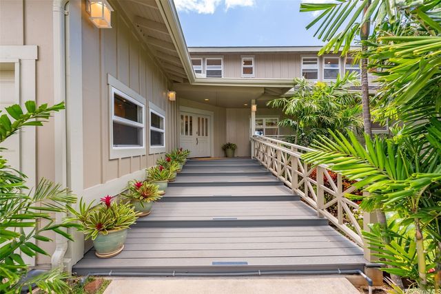 134 Hoahana Place, Honolulu, HI 96825