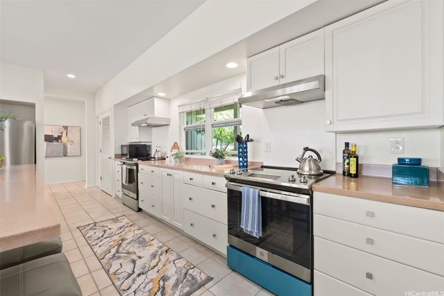 134 Hoahana Place, Honolulu, HI 96825
