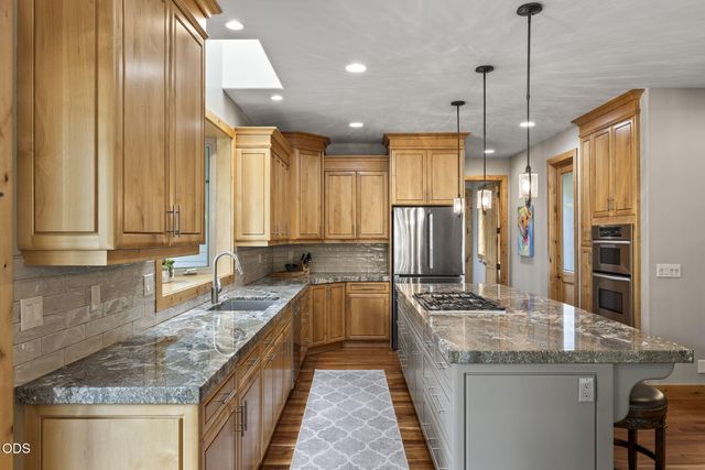 152 NW Champanelle Way, Bend, OR 97703