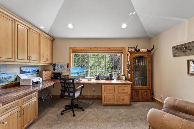 152 NW Champanelle Way, Bend, OR 97703