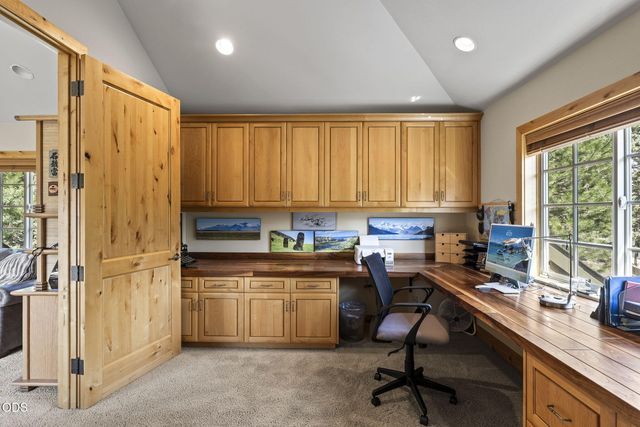 152 NW Champanelle Way, Bend, OR 97703