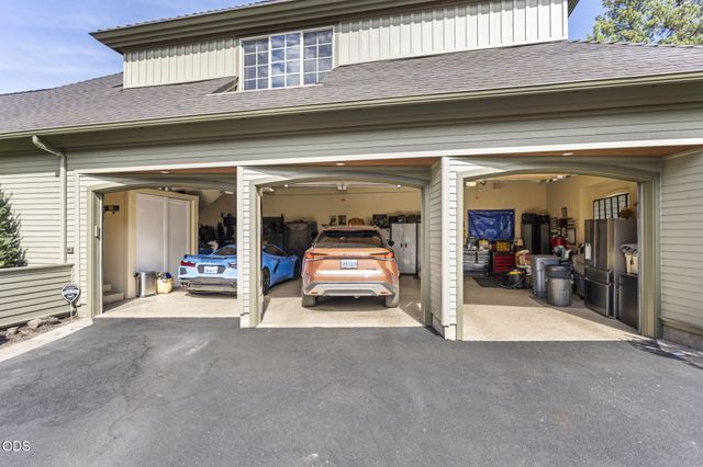 152 NW Champanelle Way, Bend, OR 97703