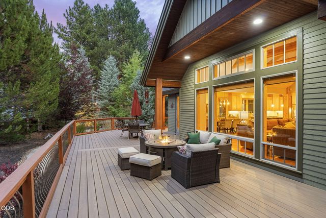 152 NW Champanelle Way, Bend, OR 97703