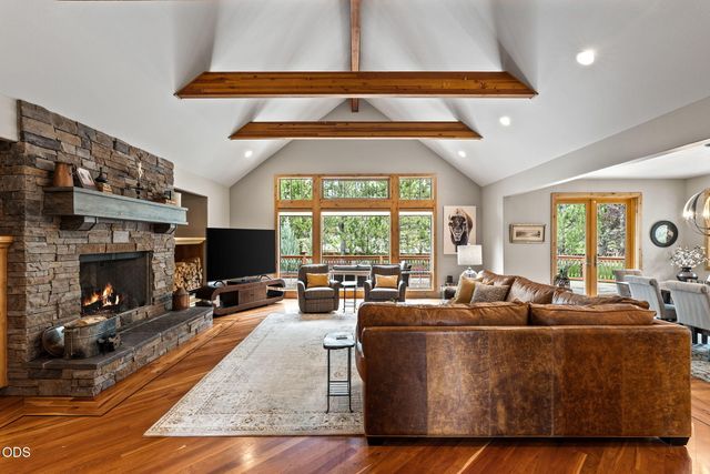 152 NW Champanelle Way, Bend, OR 97703