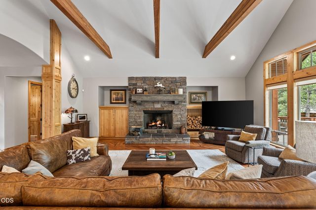 152 NW Champanelle Way, Bend, OR 97703