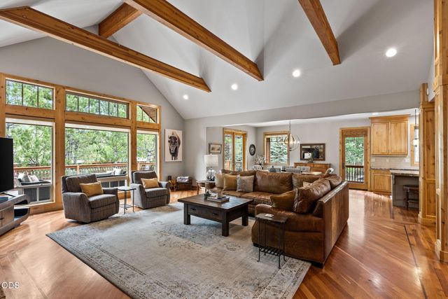 152 NW Champanelle Way, Bend, OR 97703