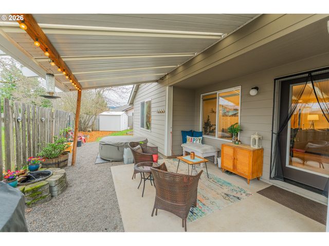 2318 8TH St, Springfield, OR 97477