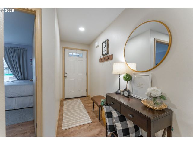 2318 8TH St, Springfield, OR 97477