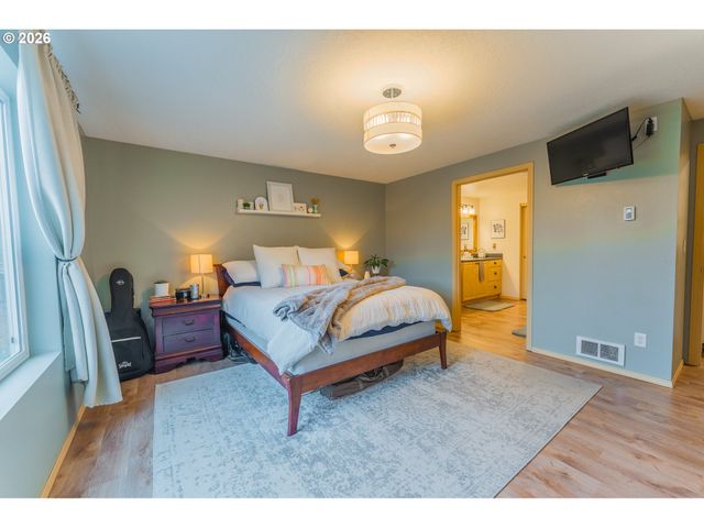 2318 8TH St, Springfield, OR 97477