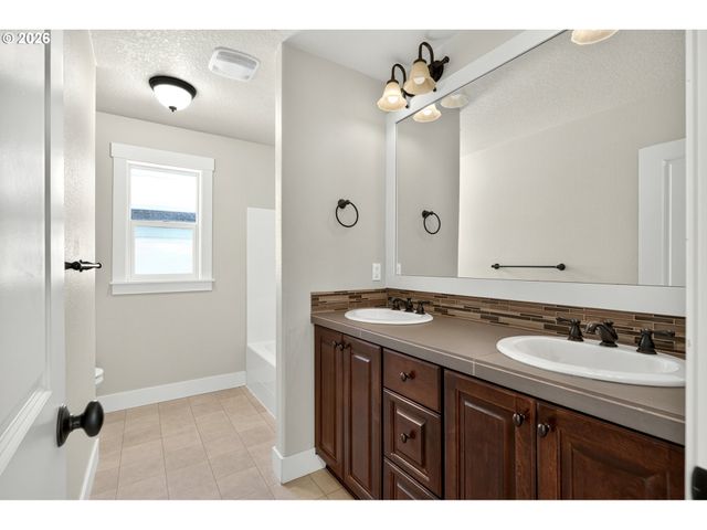 20333 Sw NAVARRE Ln, Beaverton, OR 97007