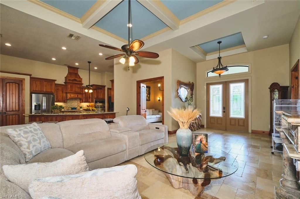 Image 4 of property listing at 5306 SW 27th PL, Cape Coral, FL 33914