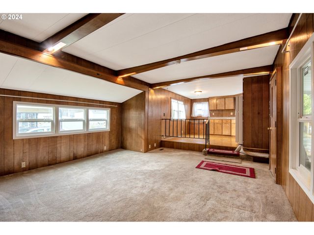 1901 Se MINTER BRIDGE Rd 11, Hillsboro, OR 97123