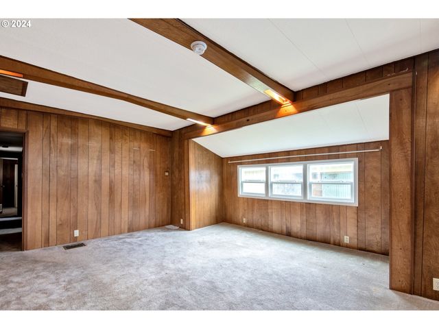 1901 Se MINTER BRIDGE Rd 11, Hillsboro, OR 97123