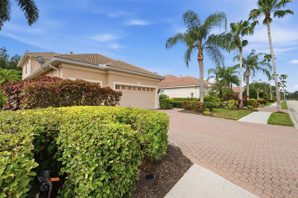 Image 4 of property listing at 13860 SIENA LOOP, Bradenton, FL 34202