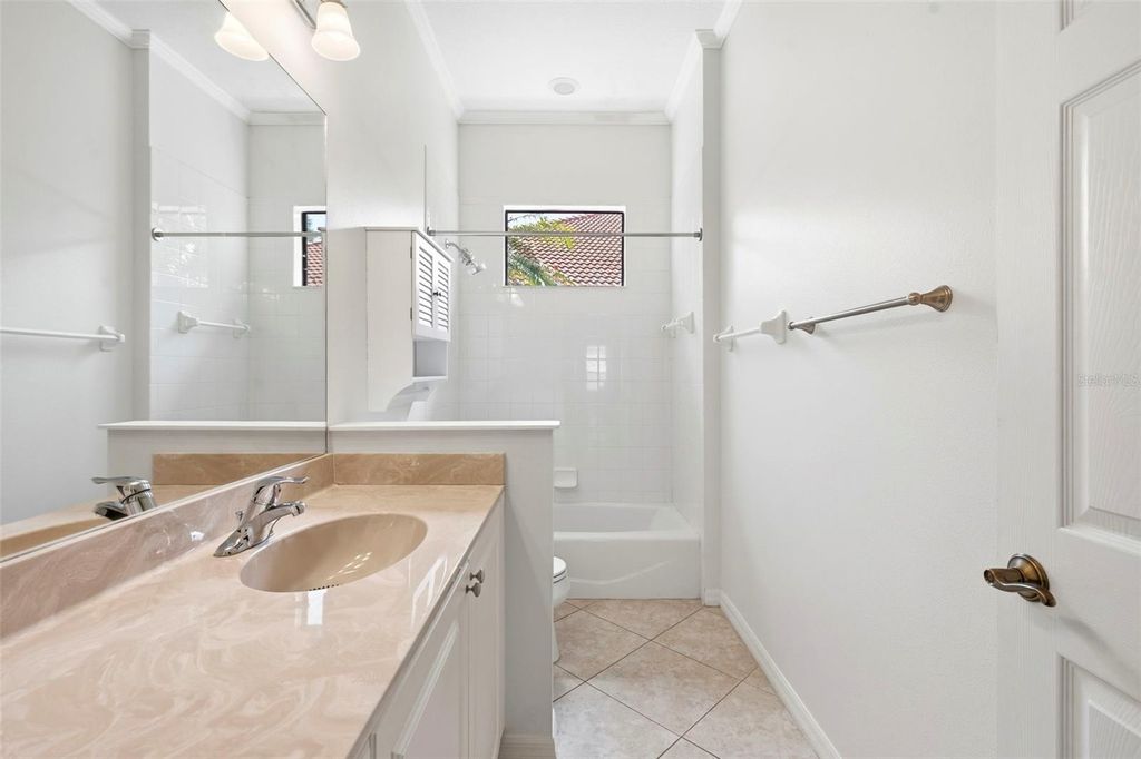 Image 37 of property listing at 13860 SIENA LOOP, Bradenton, FL 34202