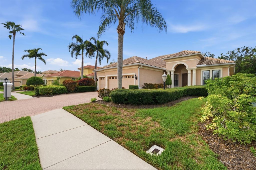 Image 5 of property listing at 13860 SIENA LOOP, Bradenton, FL 34202