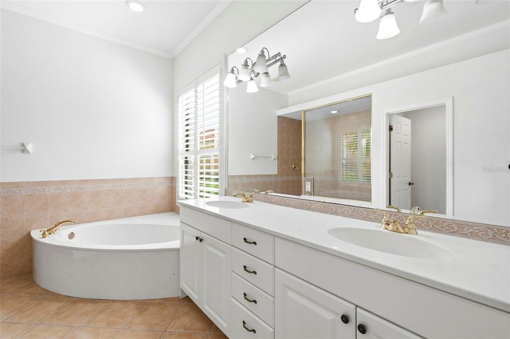 Image 56 of property listing at 13860 SIENA LOOP, Bradenton, FL 34202