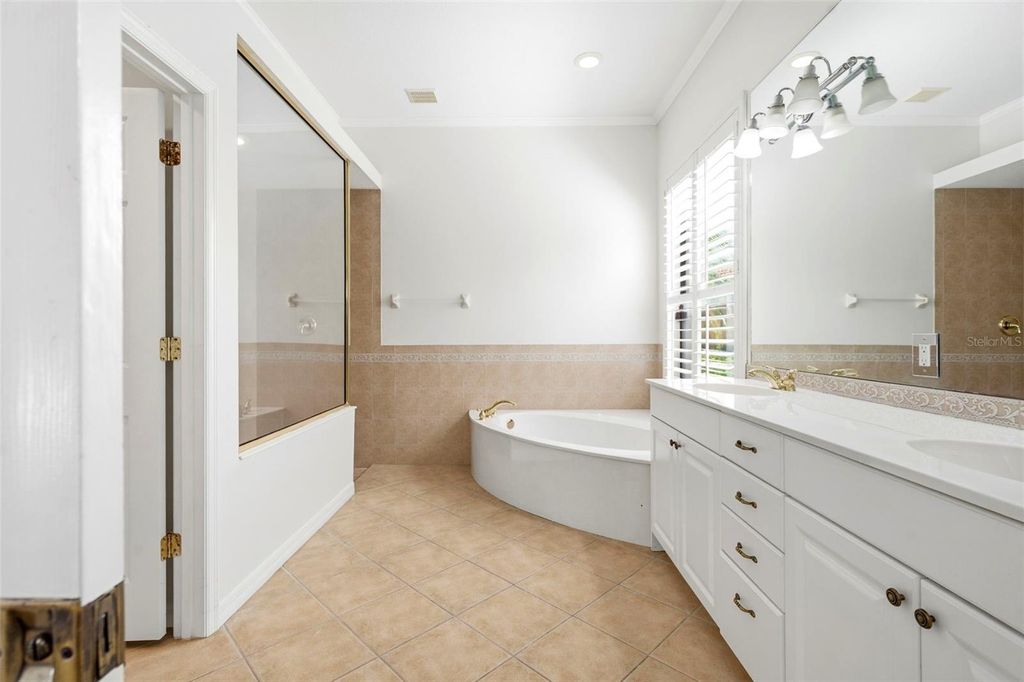 Image 59 of property listing at 13860 SIENA LOOP, Bradenton, FL 34202