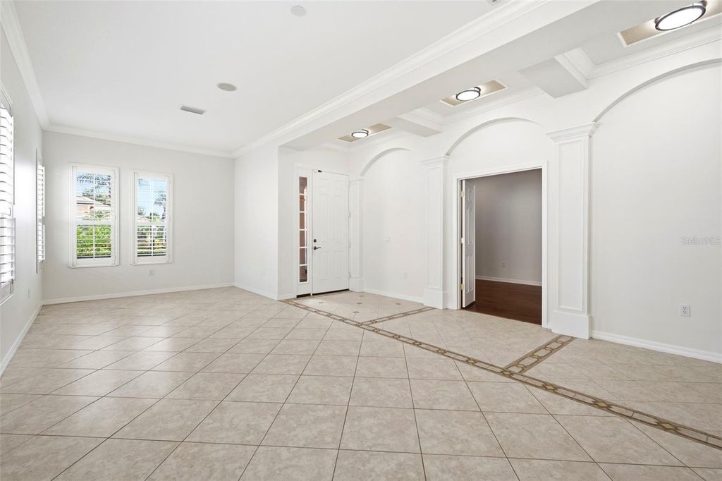 Image 10 of property listing at 13860 SIENA LOOP, Bradenton, FL 34202