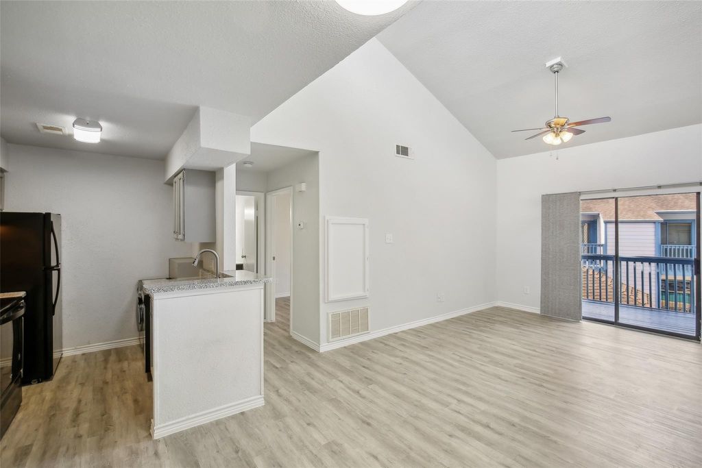 13155 Walden Road 212, Montgomery, TX 77356