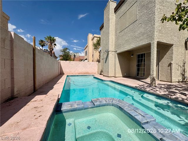 8621 Lyla Rae Circle, Las Vegas, NV 89117