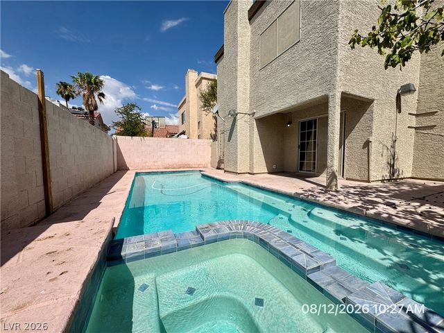 8621 Lyla Rae Circle, Las Vegas, NV 89117