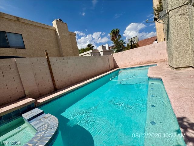 8621 Lyla Rae Circle, Las Vegas, NV 89117