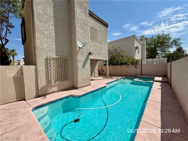 8621 Lyla Rae Circle, Las Vegas, NV 89117