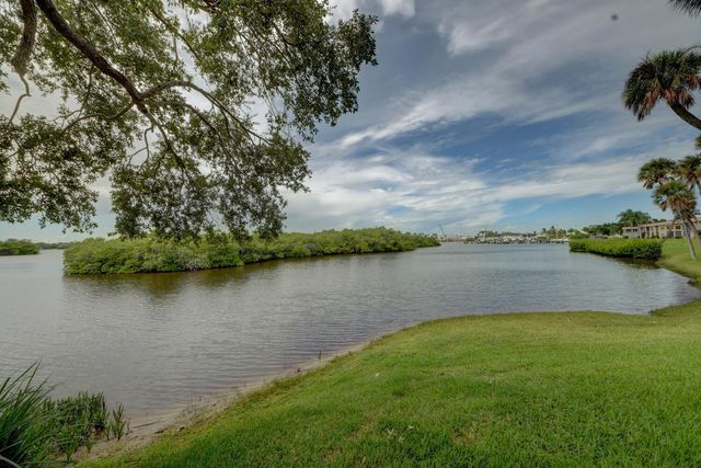 2600 S Kanner Highway, Stuart, FL 34994