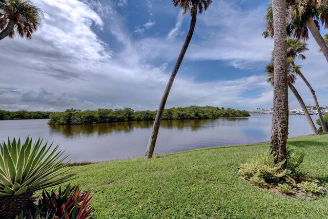 2600 S Kanner Highway, Stuart, FL 34994