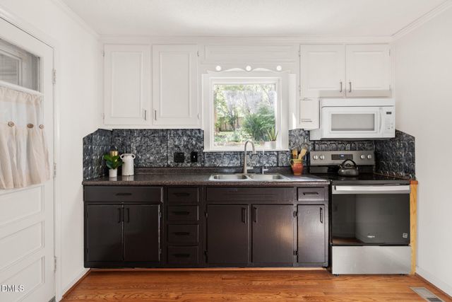107 N Hillsborough Avenue, Hillsborough, NC 27278