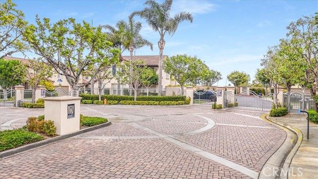 19266 Scripts Court, Huntington Beach, CA 92648