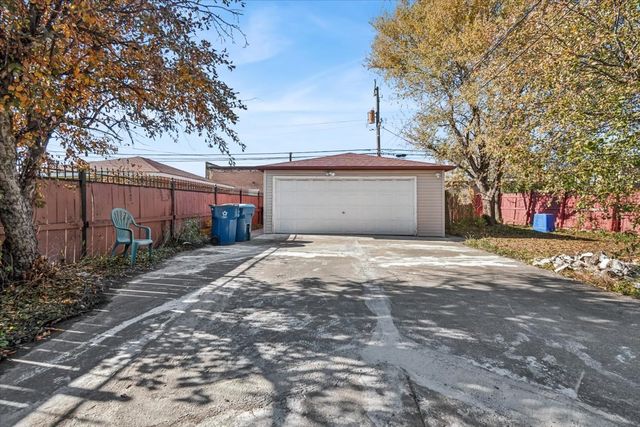 12538 S Justine Street, Calumet Park, IL 60827