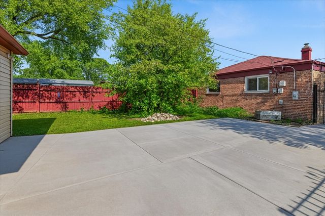 12538 S Justine Street, Calumet Park, IL 60827