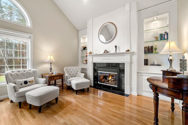 3 High Gate Drive, Bedford, NH 03110